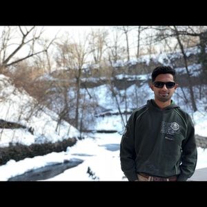 Meet your Posher, Yashas